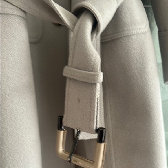 Burberry Dove Gray Coat with Many Detail gorgeous color and style. - Picture 7 of 14